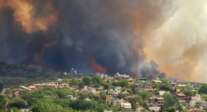 En imágenes, así es la dramática situación del fuego en Córdoba