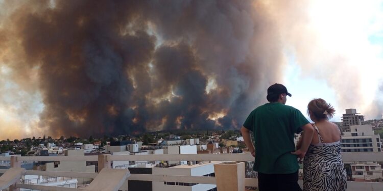 En imágenes, así es la dramática situación del fuego en Córdoba