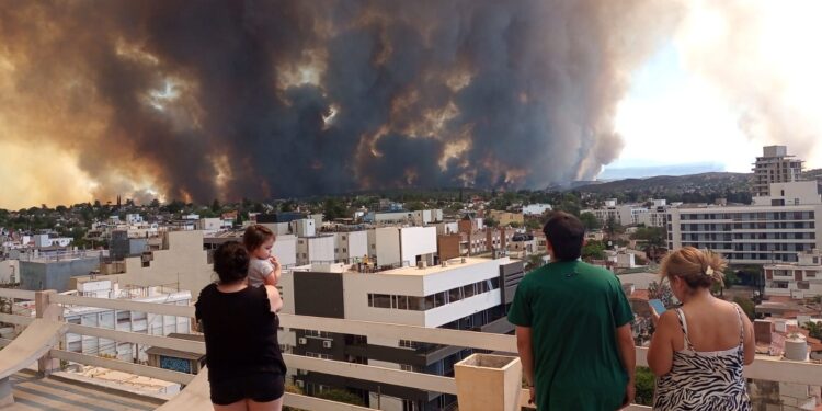 En imágenes, así es la dramática situación del fuego en Córdoba