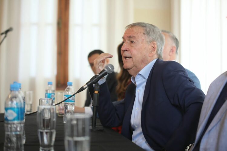 Schiaretti responsabilizó a Massa por la corrida cambiaria: "Tiene que dejar de tirarle nafta al fuego"