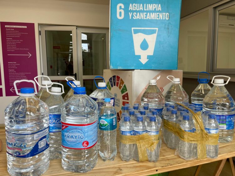 La UNC mantiene la colecta de agua mineral para acercar a las zonas afectadas por los severos incendios