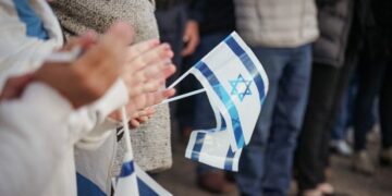 Autoridades provinciales y municipales acompañaron la movilización en apoyo a Israel