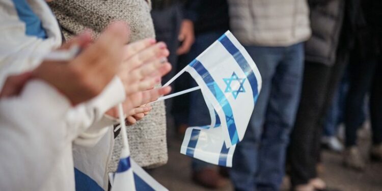 Autoridades provinciales y municipales acompañaron la movilización en apoyo a Israel