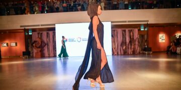 Un desfile de prendas hechas con telas en desuso se presentó en el Museo de Plaza España