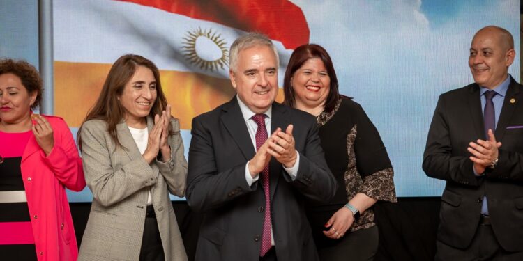 Así es la bandera oficial de la ciudad de Córdoba diseñada por un estudiante de Derecho