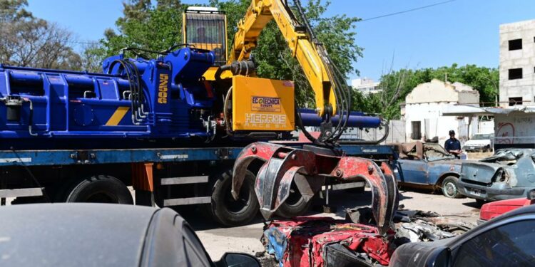 Compactarán más de 3.500 autos abandonados, destinados a la economía circular