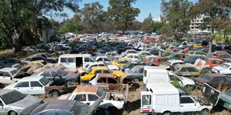 Compactarán más de 3.500 autos abandonados, destinados a la economía circular