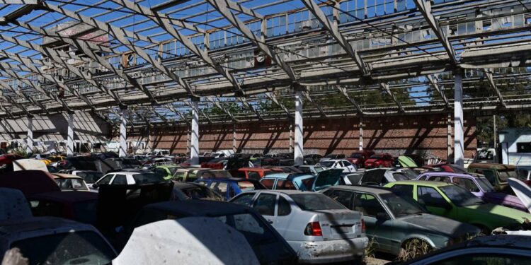 Compactarán más de 3.500 autos abandonados, destinados a la economía circular