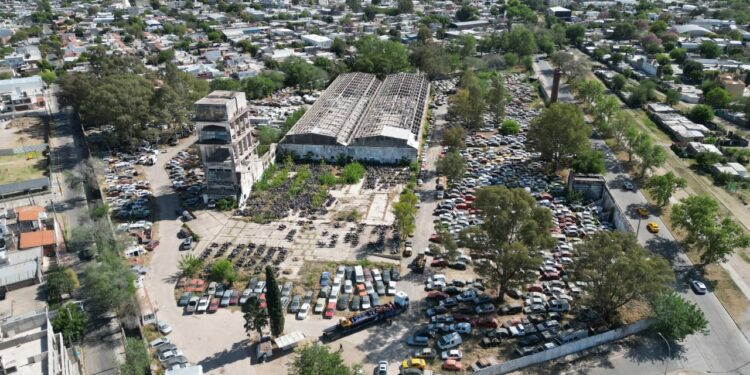 Compactarán más de 3.500 autos abandonados, destinados a la economía circular