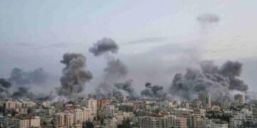 Nueva ofensiva de Israel a Gaza con bombardeos nocturnos presagia una invasión