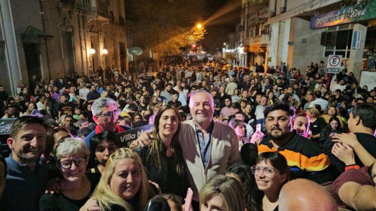Eduardo Accastello celebró anoche junto a toda la militancia peronista.