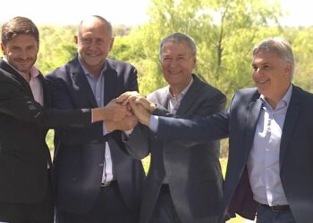 Schiaretti  y Perotti firmaron el contrato del acueducto que traerá agua del Paraná hasta Córdoba