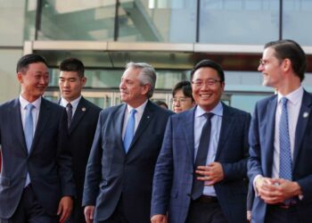 Fernández intensifica su agenda de trabajo en el viaje a China