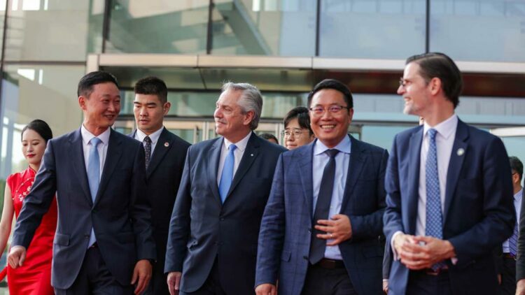 Fernández intensifica su agenda de trabajo en el viaje a China