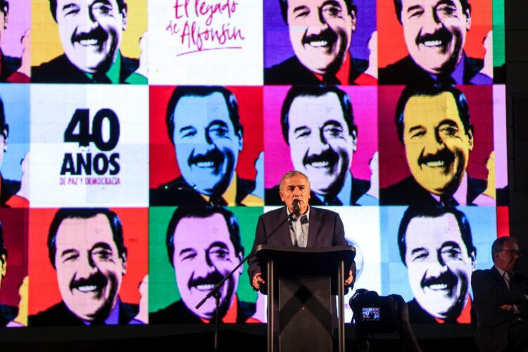 La Argentina reivindicó los 40 años del regreso de la democracia y la figura de Alfonsín