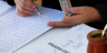 Son falsos los correos electrónicos que convocan a ser autoridades de mesa: cómo es la citación real