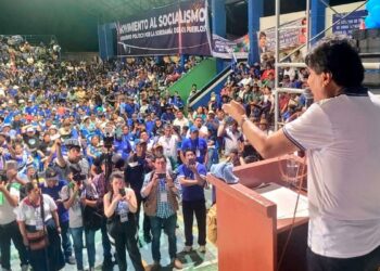 El MAS nombró candidato a Morales y expulsó a Arce