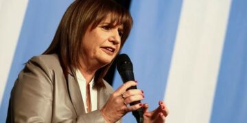 Bullrich cambia de estrategia y polariza con su rival libertario