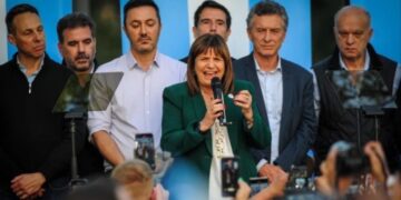 Acompañada por Macri, Bullrich apuntó contra Milei: «Me preocupan sus ideas, son malas y peligrosas»