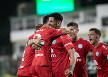 Belgrano le ganó a Defensa y Justicia y es único líder de la Zona B