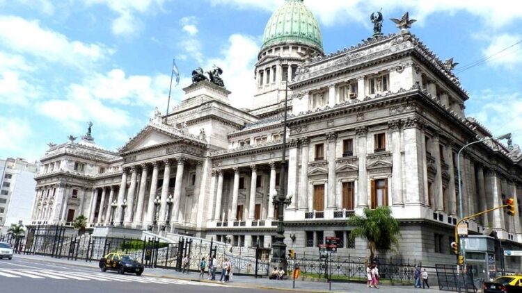 Un movimiento de apoyo al Papa llamó a marchar