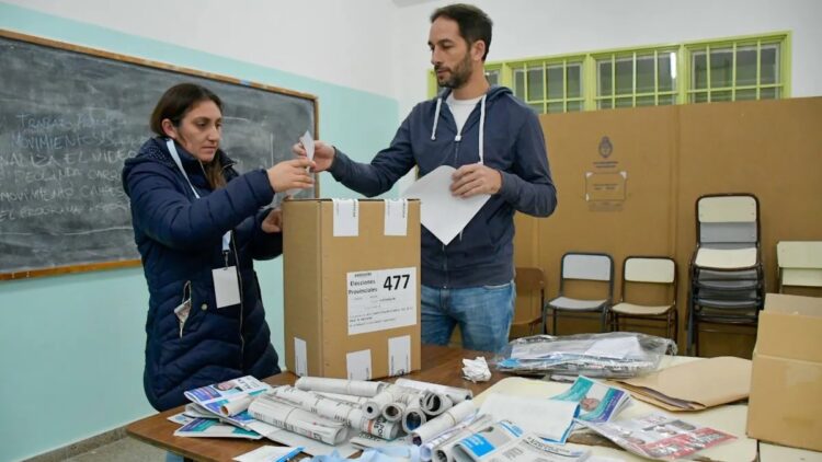 A partir de qué hora se esperan los primeros resultados de los comicios