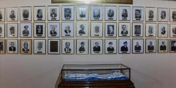 Reclaman que la Provincia baje los cuadros de Navarro y García Rey