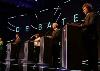 Los candidatos extendieron sus discusiones más allá del debate presidencial