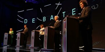 Los candidatos extendieron sus discusiones más allá del debate presidencial