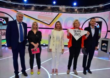 Los candidatos a diputados se cruzaron en un debate local