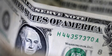 Wall Street le baja el pulgar a la dolarización