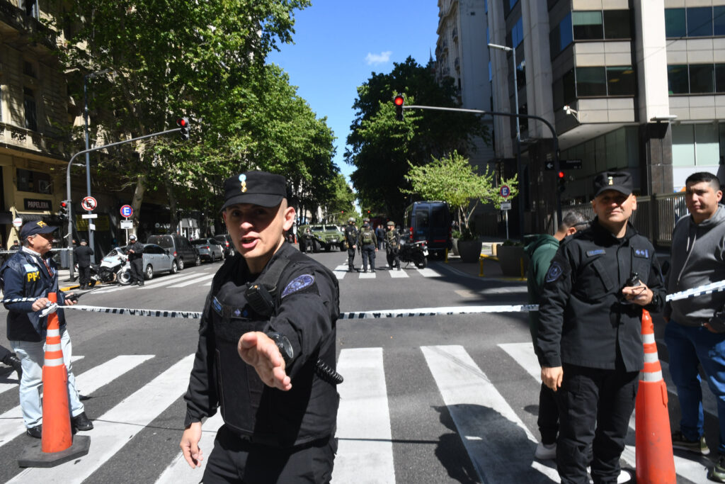 Hubo dos amenazas de bomba en las embajadas de Israel y EE.UU. en Buenos Aires