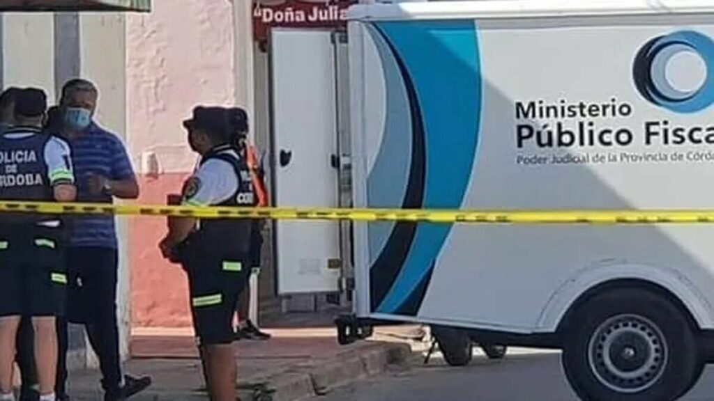 Investigan el fallecimiento de una mujer en Villa Dolores y detienen a su pareja