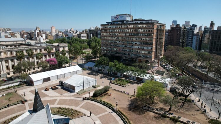 En las carpas se ubicarán los stands de las librerías y espacios de conferencias.