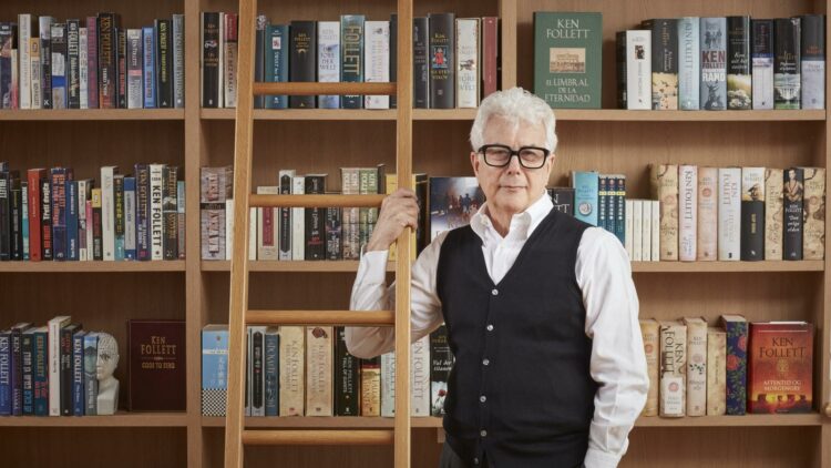 Ken Follett: "las novelas sirven para lidiar con el miedo que impregna la época"