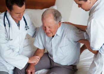 Uno de cada cinco hombres sufren fracturas por osteoporosis después de los 50 años: cómo prevenirlo