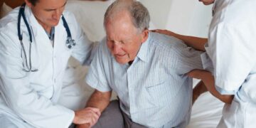 Uno de cada cinco hombres sufren fracturas por osteoporosis después de los 50 años: cómo prevenirlo