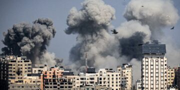 Israel prepara la ofensiva terrestre contra Hamas en una Gaza arrasada