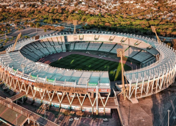 Schiaretti propuso el Kempes como sede del partido inaugural del Mundial 2030