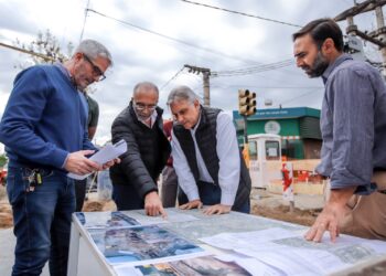 Llaryora se reincorporó y supervisó dos avances de obras