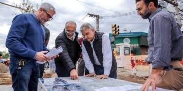 Llaryora se reincorporó y supervisó dos avances de obras