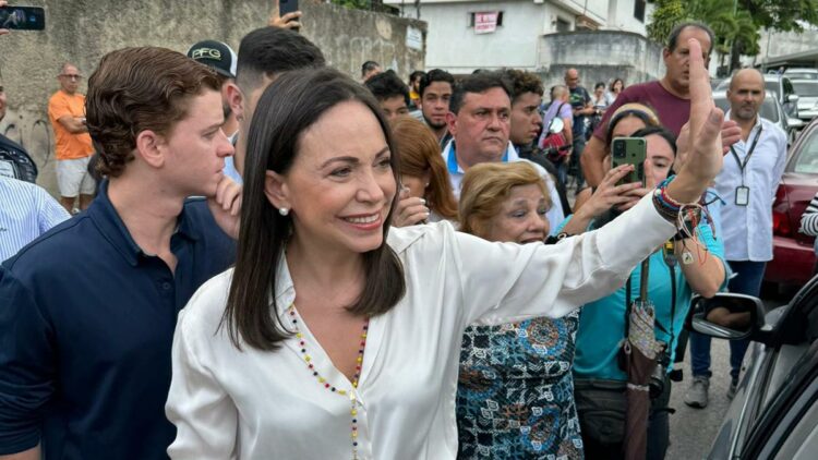 Machado desafía a Maduro y será candidata