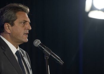 Las firmas petroleras intentan normalizar el abastecimiento