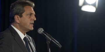 Las firmas petroleras intentan normalizar el abastecimiento