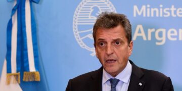 Massa anunció cambios en planes sociales para convertirlos en empleo y más controles sobre contraprestaciones