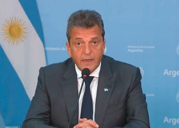 Massa suma apoyos diversos a menos de 20 días del ballottage