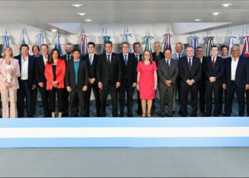 La oposición intenta rearmarse mientras Massa se fortalece con el respaldo de los gobernadores