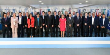 La oposición intenta rearmarse mientras Massa se fortalece con el respaldo de los gobernadores