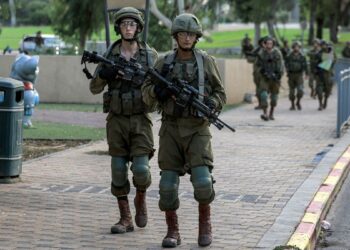 El ejército israelí dice estar «preparado» para lanzar una «maniobra terrestre» en Gaza