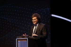 Estévez y Ponce analizaron la participación de Massa y Milei Estévez y Ponce analizaron la participación de Massa y Milei